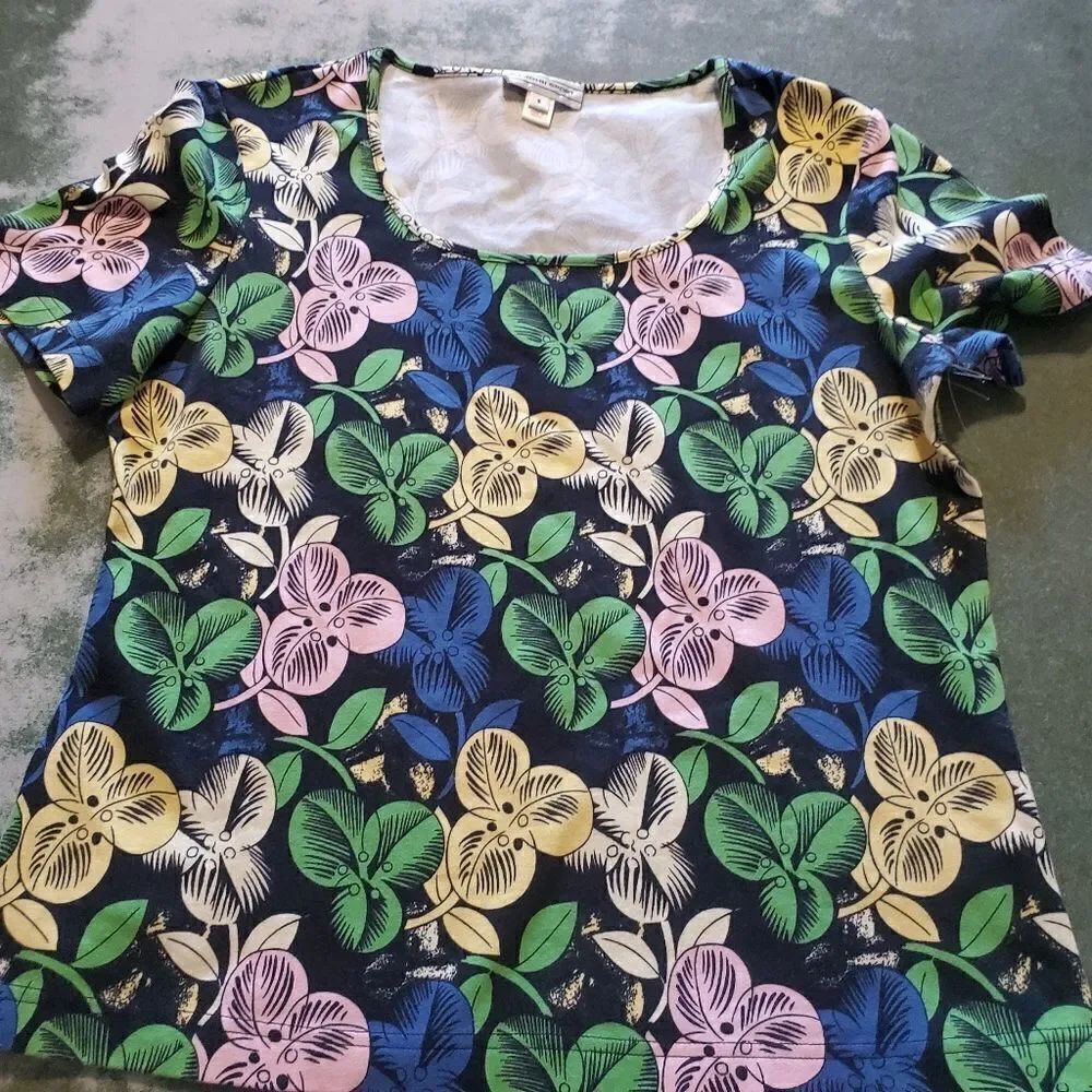 St John Sport multi color floral tshirt sz Small